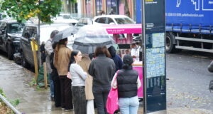 Why Guerrilla Marketing During the Christmas Period Boosts Sales and Brand Loyalty Creative pop-up experience bringing festive joy and driving sales — an example of cost-effective Christmas guerrilla marketing